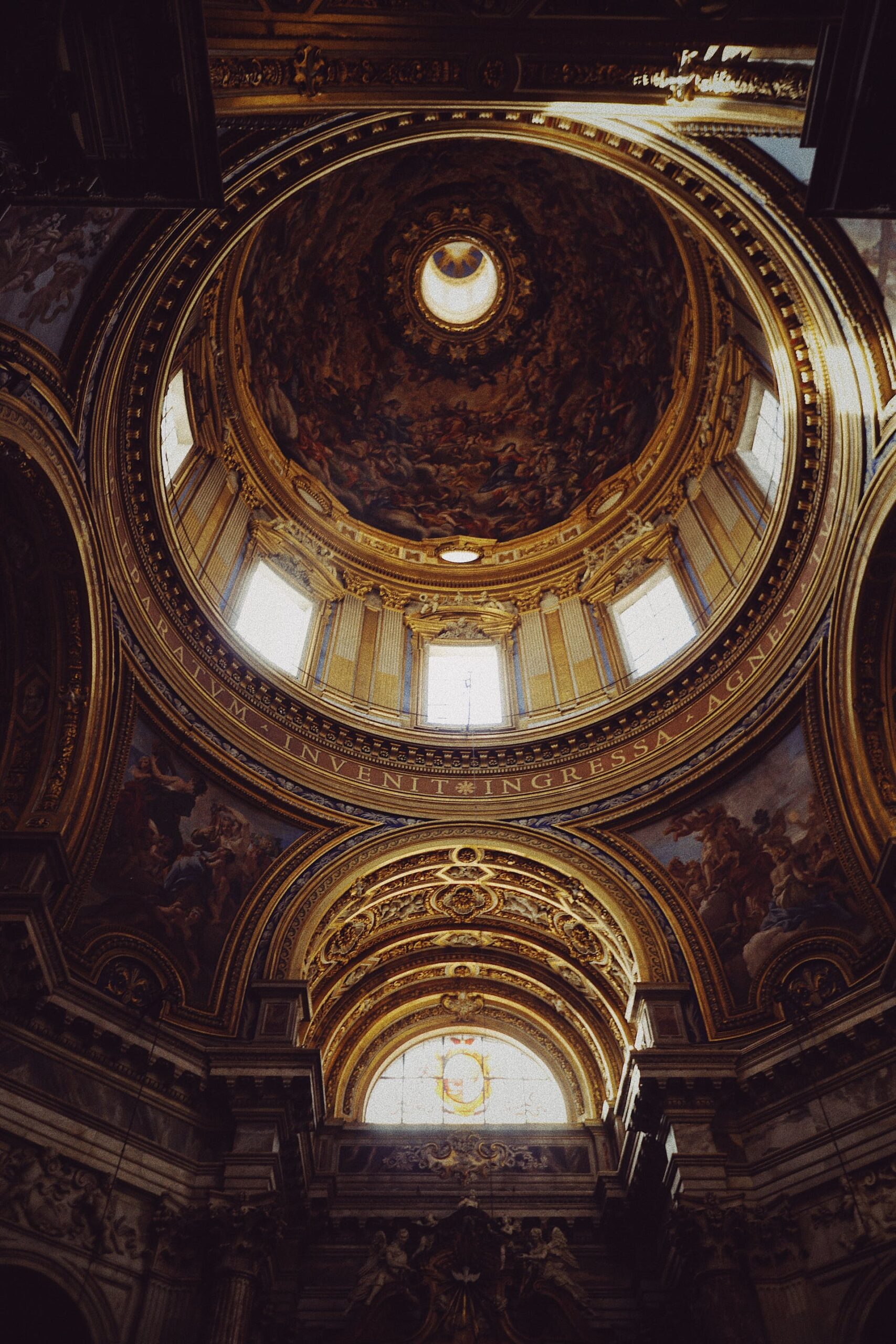 Romantic Roman Getaway | Interior view of a majestic hall in Rome, showcasing intricate architecture and historical grandeur.